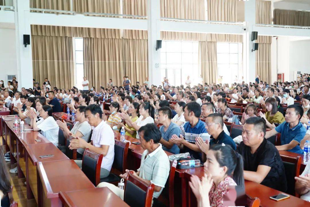 一码一肖一特一中2025，全面释义、专家解读与落实策略